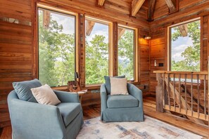 Smart TV y chimenea 