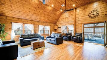 Smart TV, chimenea y tenis de mesa