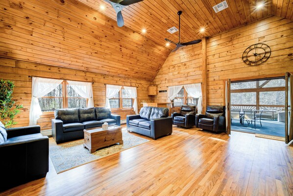 Smart TV, fireplace, ping pong