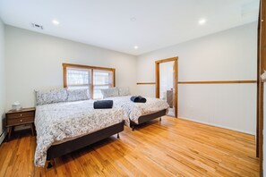 8 bedrooms, desk, iron/ironing board, free WiFi