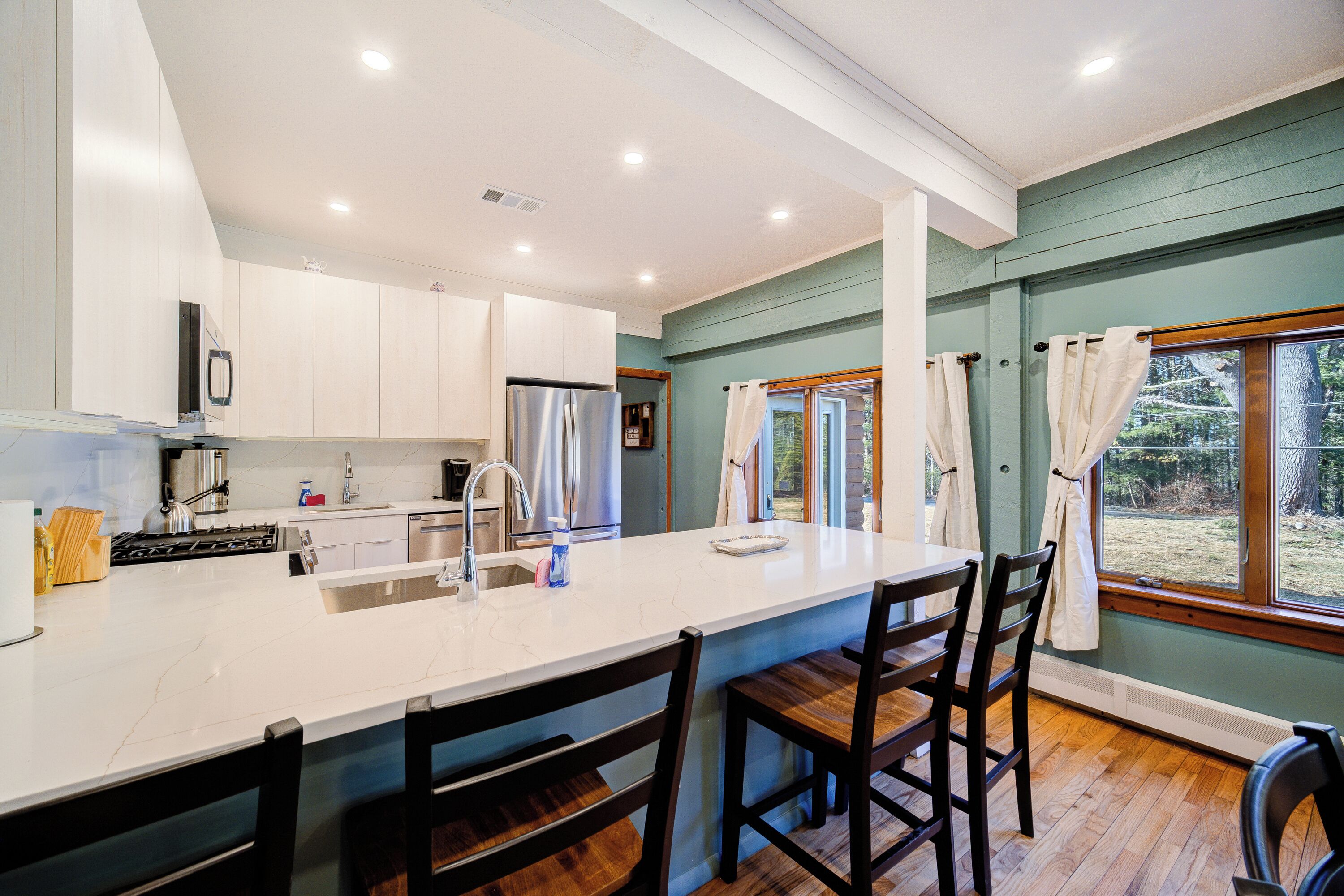 雪櫃、微波爐、焗爐、爐具