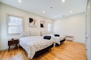 8 bedrooms, desk, iron/ironing board, free WiFi