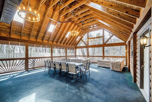 Spacious 8BR Catskills Cabin w/ Game Room & Deck
