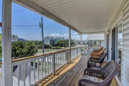 Sassy Seahorse by Topsail Realty