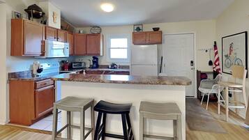 Studio (3 Bedrooms) | Property amenity