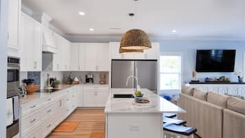 Studio (Multiple Bedrooms) | Property amenity