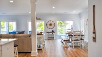 Studio (Multiple Bedrooms) | Property amenity