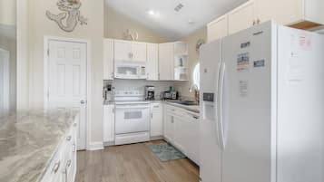 Studio (4 Bedrooms) | Property amenity