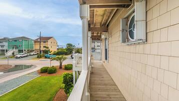 Studio (4 Bedrooms) | Property amenity