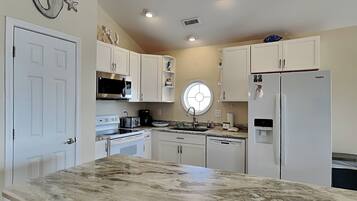 Studio (4 Bedrooms) | Property amenity