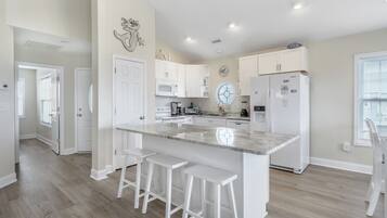 Studio (4 Bedrooms) | Property amenity