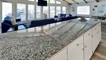 Studio (5 Bedrooms) | Property amenity