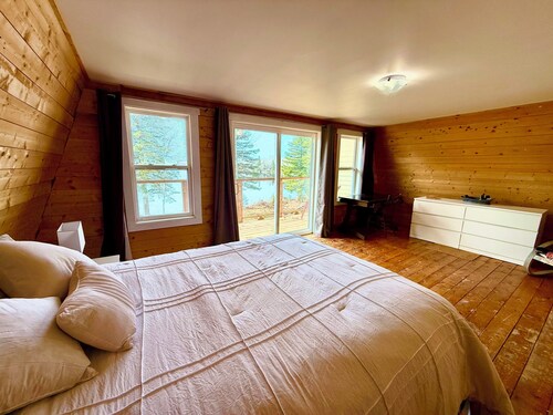 Lakeside Paradise awaits you! 