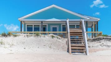 Studio (3 Bedrooms) | Property amenity