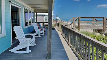 Studio (3 Bedrooms) | Property amenity