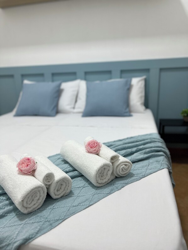 Iron/ironing board, WiFi, bed sheets