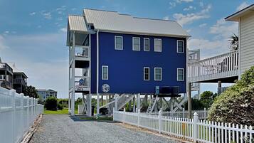 Studio (3 Bedrooms) | Property amenity