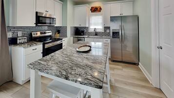 Studio (3 Bedrooms) | Property amenity