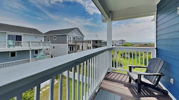 Studio (3 Bedrooms) | Property amenity