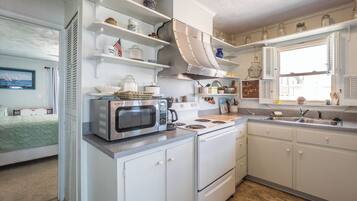 Studio (6 Bedrooms) | Property amenity