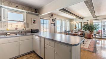 Studio (6 Bedrooms) | Property amenity