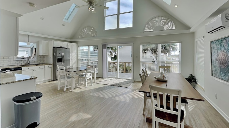 Sany Lu by Topsail Realty