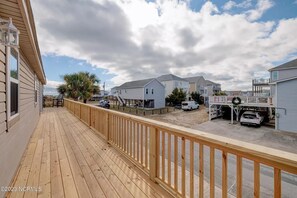 Studio (5 Bedrooms) | Property amenity