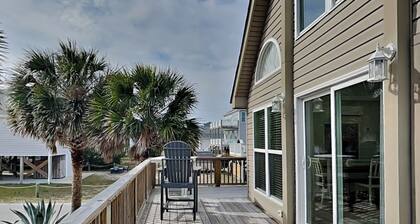 Sany Lu by Topsail Realty