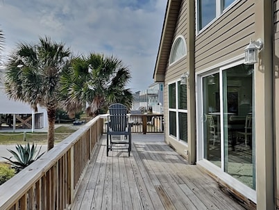 Sany Lu by Topsail Realty