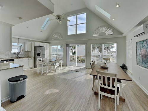 Sany Lu by Topsail Realty