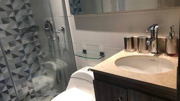 Toallas y papel de baño