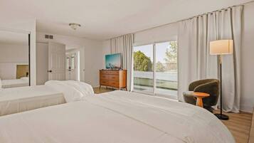 5 slaapkamers, een strijkplank/strijkijzer, wifi, beddengoed