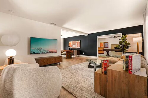 5BR Fun Haven: Pool, Mini Golf, Movie, Gameroom