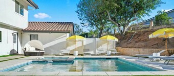 5BR Fun Haven: Pool, Mini Golf, Movie, Gameroom