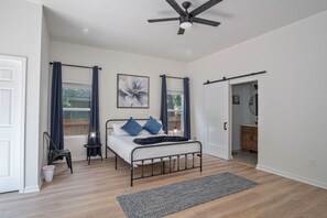 House - Generous 4BR 3BA Charmer Near Glorius Downtown (San Antonio)