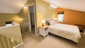 Travel crib, free WiFi, bed sheets