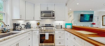 Spacious house with private yard, firepit - option to rent car