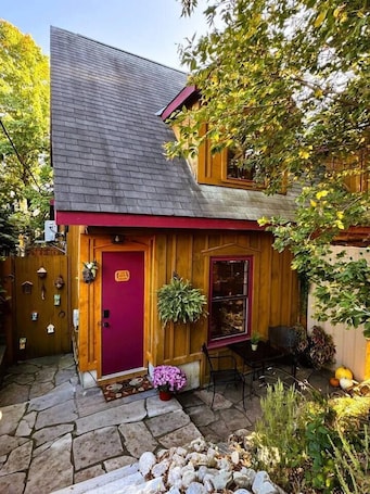 Property grounds. The Cozy Corner, Heritage Elora Log Cabin