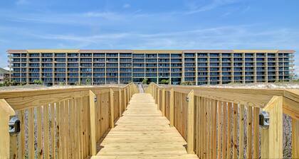 Beachfront condo with pool, private balcony, and washer and dryer