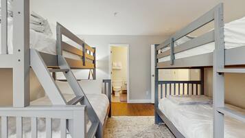 2 多间卧室、上网接入、床单