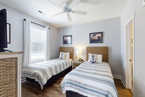 2 bedrooms, iron/ironing board, internet, bed sheets