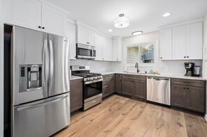 Micro-ondes, four, plaque de cuisson, lave-vaisselle