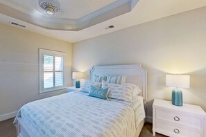 3 bedrooms, iron/ironing board, internet, bed sheets