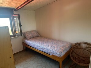 Interior - Small apartment by the sea in front of the beach. Ideal for a relaxing vacation (Marina di Ardea)