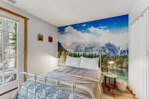 2 slaapkamers, een strijkplank/strijkijzer, internet, beddengoed