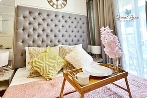 1 bedroom, desk, iron/ironing board, free WiFi - Romantic Tagaytay Escape, Cozy & Near Top Spots + Nice Amenities & Free Parking (Tagaytay City)