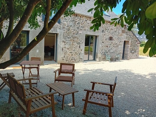 Maison bretonne en pierre avec jardin – Calme & mer à 1 km