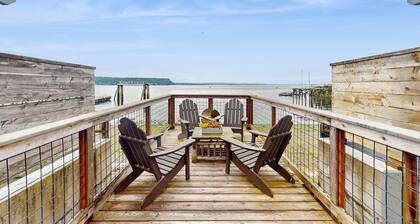 Waterfront Condo with Stunning Ocean & Mountain Views – Steps from the Shore