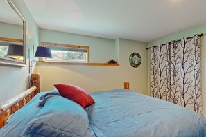 Iron/ironing board, Internet, bed sheets