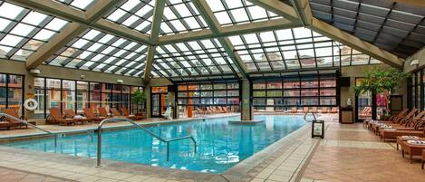 Una piscina techada, una piscina climatizada